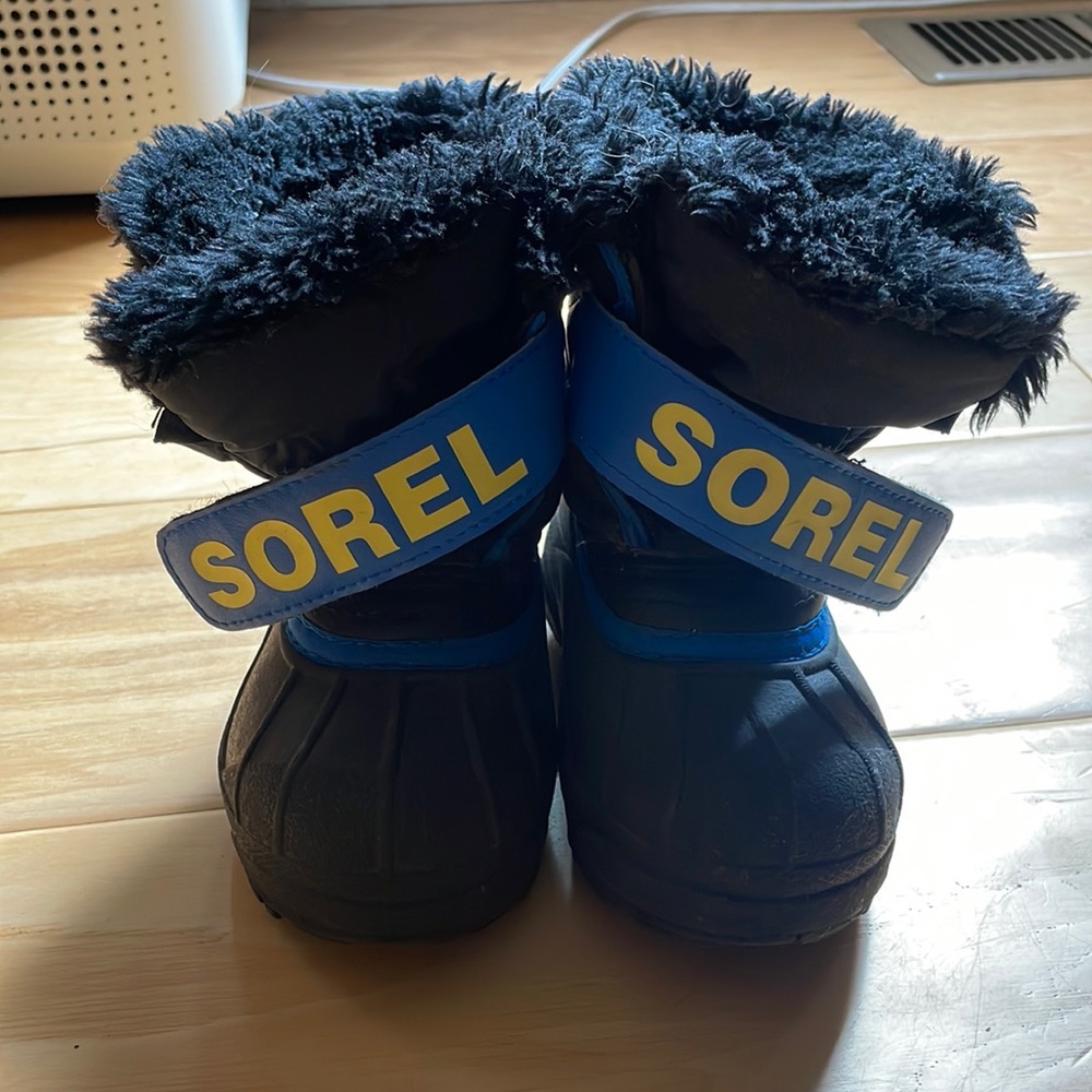 Toddler size 8 Sorel snow boots